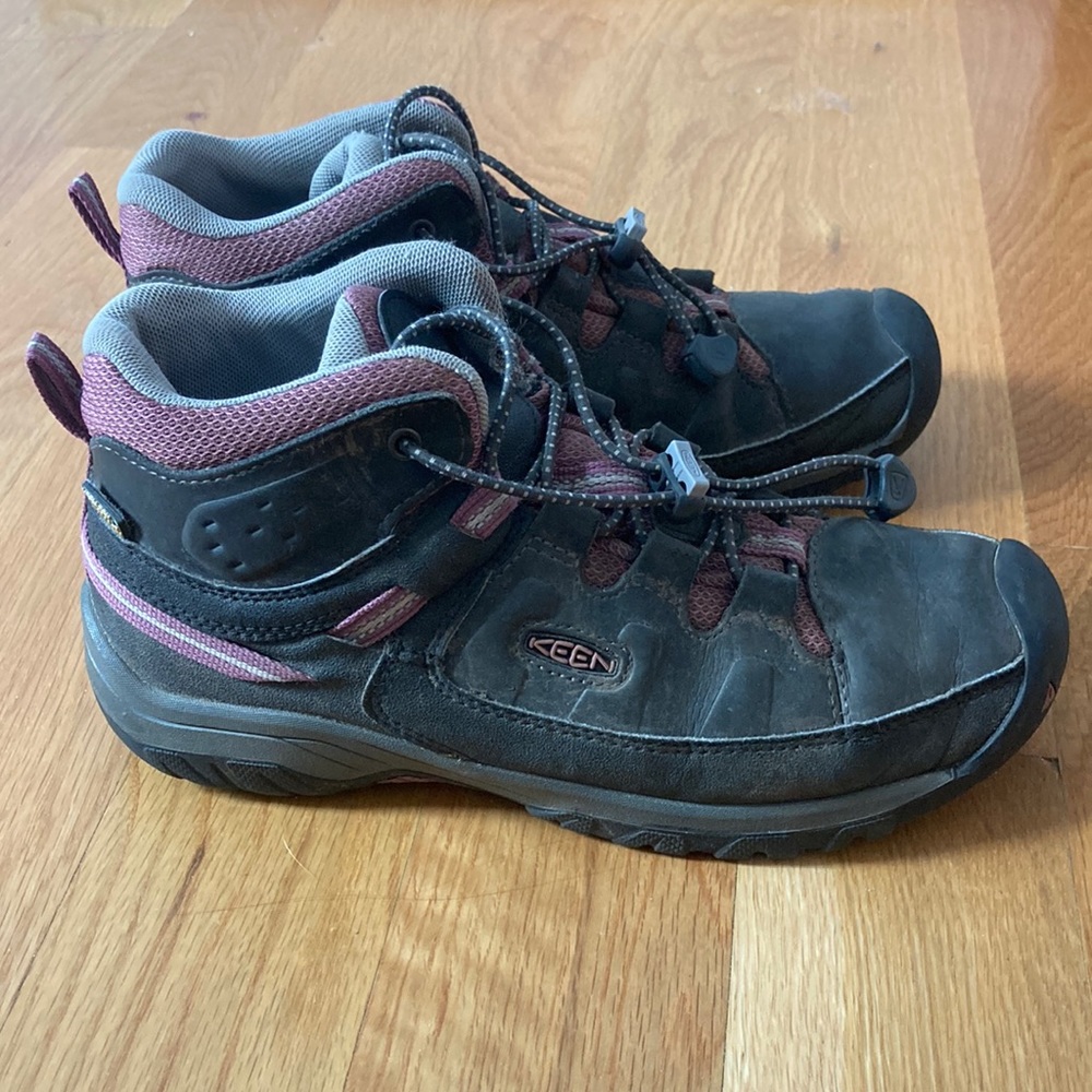 Keen boots